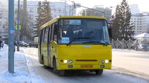 Автобус Екатеринбурга ЧА A09204 № КМ 921 66 маршрут 89 на остановке "Гостиница Центральная"