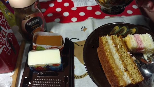 ПРОБУЕМ ВКУСНЯШКУ🍰,ПЬЁМ КОФЕ☕, ОБСУЖДАЕМ//Вести с кухни🔊. смотреть онлайн