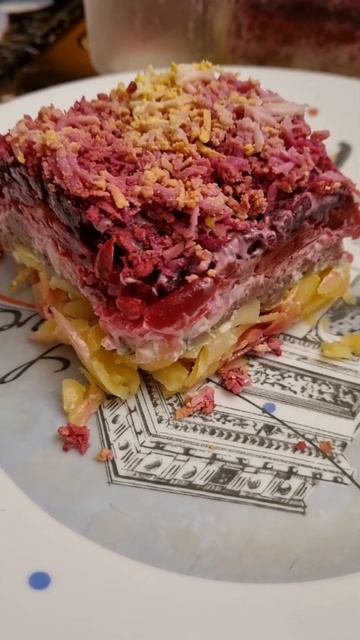 СЕЛЁДКА под шубой! Интересный ФАКТ!💥#еда #салат #селедкаподшубой #полезныесоветы #едимдома #вкусно смотреть онлайн