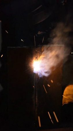 Как сваривать СВЕРХУ-ВНИЗ корневой слой электродом? #сварка #welding #сварочныйаппарат