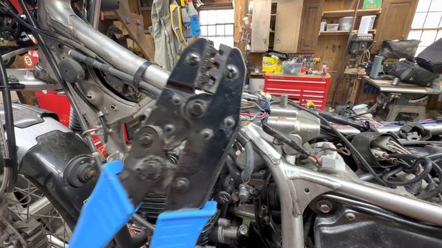 TW200 Electrical Gremlins смотреть онлайн