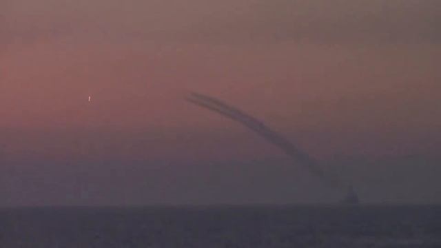 Кадры пуска крылатых ракет «Калибр» с борта подводной лодки проекта 636.3, май 2022