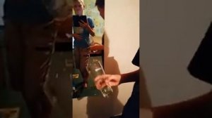 Кто быстрее выпьет стакан тархуна!