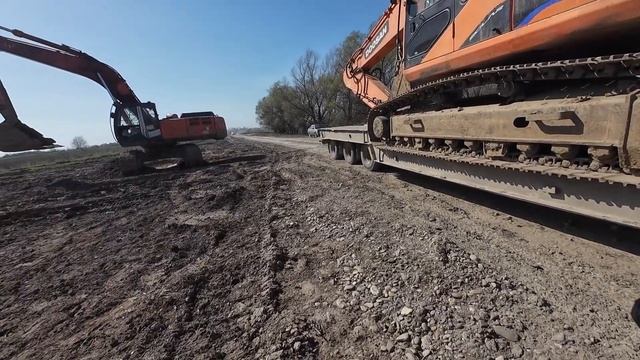 Заказ сразу с двумя экскаваторами, Чечня, Грозный,  услуги гусеничного экскаватора ,Doosan 255￼￼
