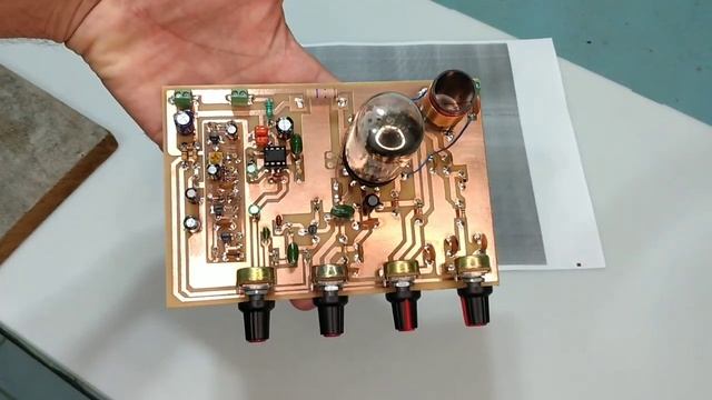 Montagem do Circuito Indicador de Sinal de Sintonia para Receptor Regenerativo Ondas Curtas 11BQ11 смотреть онлайн