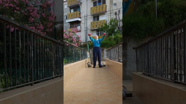 "Нелёгкие упражнения" с "лёгкими гирями"(1): 2×4кГ--удержание перед собой 27сек! смотреть онлайн