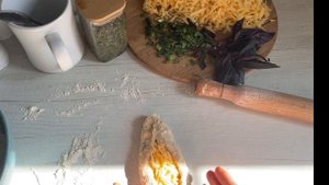 Хачапури и ватрушки с мясом из творожного теста с цельнозерновой мукой.