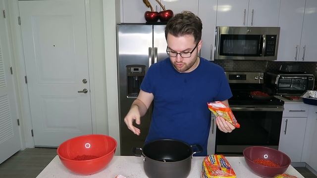 FLAMIN’ HOT CHEETOS RAMEN LASAGNA - DIY ramen noodles casserole! смотреть онлайн