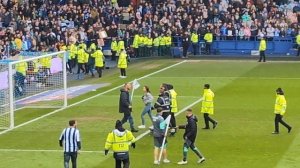 Pitch invader SQUARES UP to stewards - Sheffield Wednesday vs West Brom 2024-04-27