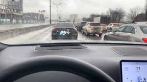 Работа автопилота в пробке на автомобиле LiXiang