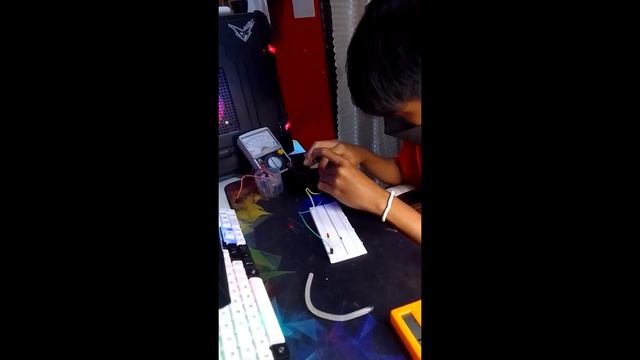 Testing a Diode using Multimeter, Switch on/off a LED using Diode смотреть онлайн