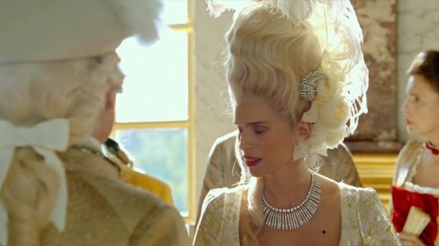 Из куртизантки в королеву.