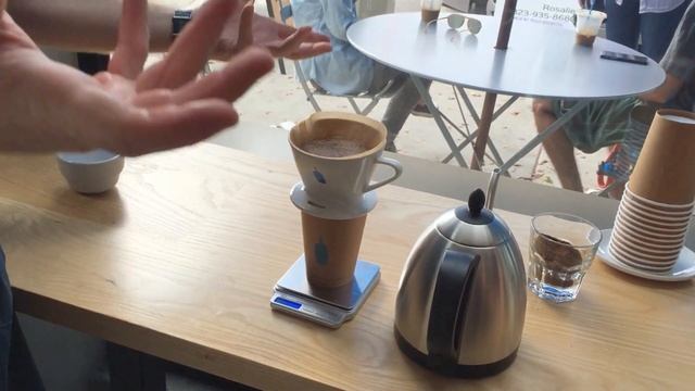 The Art of Pour Over Coffee: Blue Bottle Method Tutorial смотреть онлайн