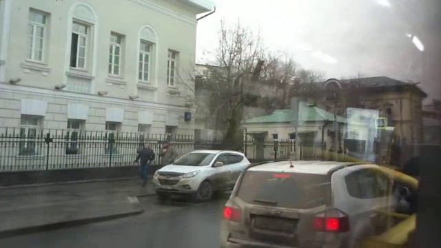 Пробки на Верхней Радищевской улице и автобус М7 в центре Москвы смотреть онлайн