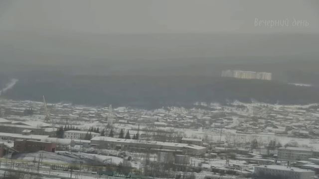 Проходя мимо мoргa, Я услышал плач за дверью и позвонил в полицию, Где над ним посмеялись...