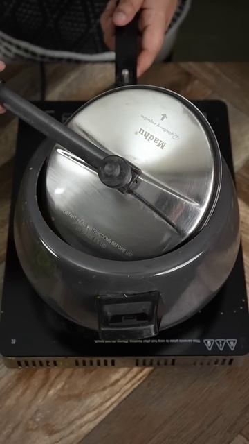 Agar ap kacha pasta aur moong dal cooker m dal den