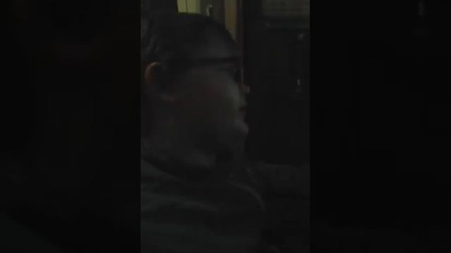 Школьник играет в майнкрафт... смотреть онлайн