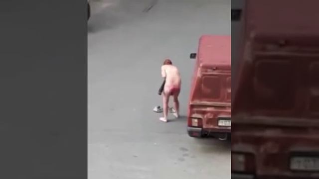 Полуголая