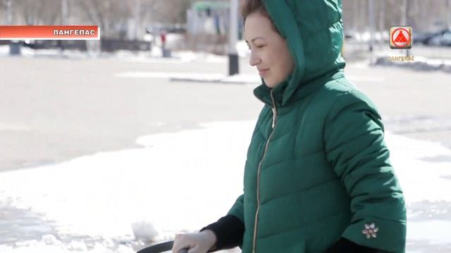 Снег и лужи в Лангепасе 2021-04-13 смотреть онлайн