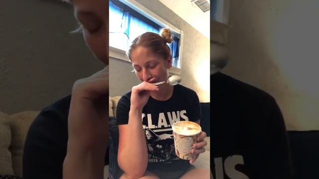 Jeni’s Ice Cream Review - Skillet Cinnamon Roll смотреть онлайн