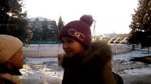Школьник подкатывает к девушкам😀😀😀😂😂😂😂