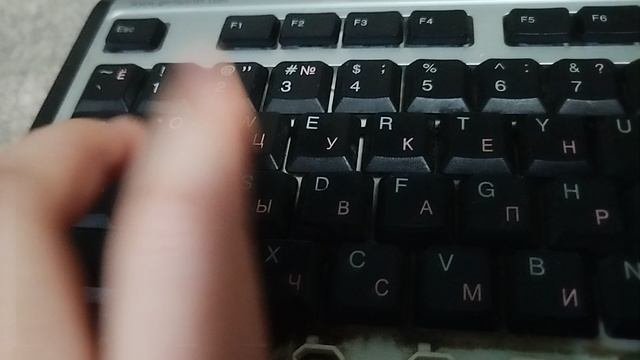 старая клавиатура звучит почти как механическая🤯