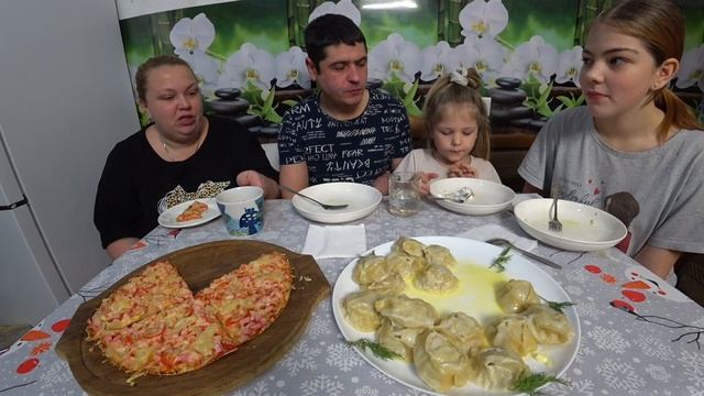 мукбанг манты и пицца на лаваше