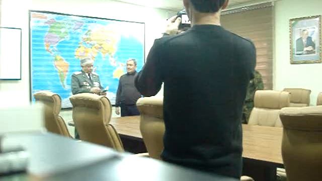 ОФИЦЕР БАХОДИР ЗУХУРОВ ХАКИДА ИНТЕРЪВЮ. ЭКС-КУМОНДОН УРИНБОСАРИ ПОЛКОВНИК Р.С.СУЛТОНОВ смотреть онлайн