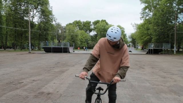Как научиться кататься на BMX-велосипеде? Урок №3 | Молодежное пространство «Гранит» смотреть онлайн