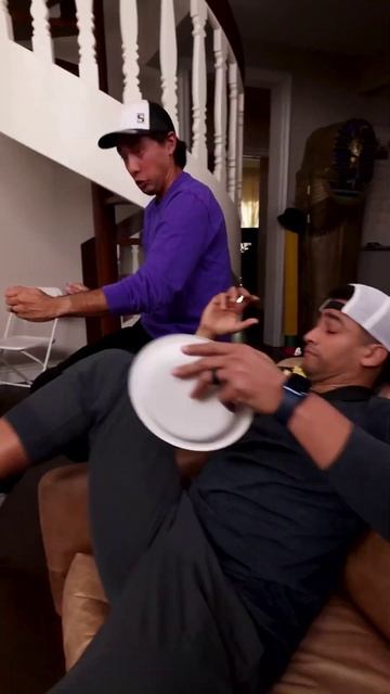 С ним лучше не играть в крокодила! смотреть онлайн