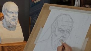 Ученик рисует гипсовую голову Сократа. Основные ошибки на начальном этапе рисунка