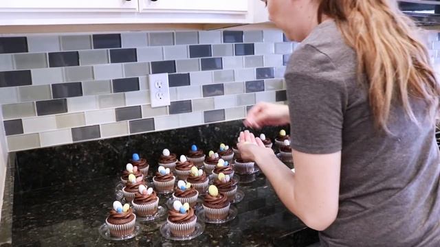 BAKING 150 CUPCAKES // BAKE SALE IDEAS // SCHOOL FUNDRAISER смотреть онлайн