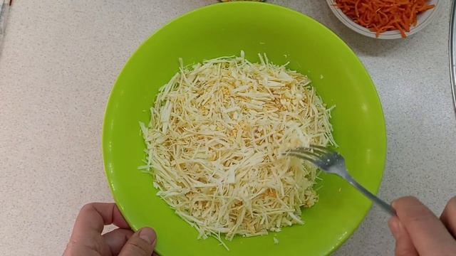 Салат "Косичка" Всего четыре ингредиента - и целая миска вкусны Salad "Pigtail" Just four ingredien смотреть онлайн