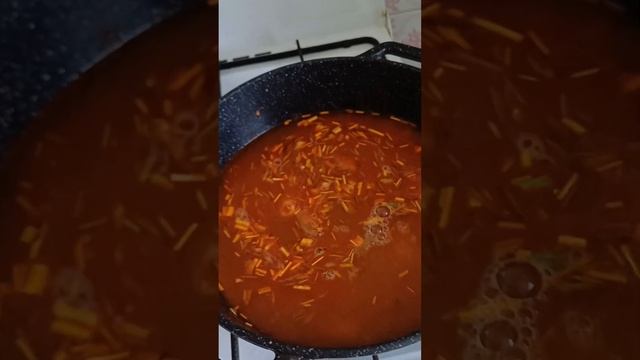 Том ям #еда #никовделе #друже #дружеобломов #еда # кухня #кушаемвкусно # креветки #мидии #shorts смотреть онлайн