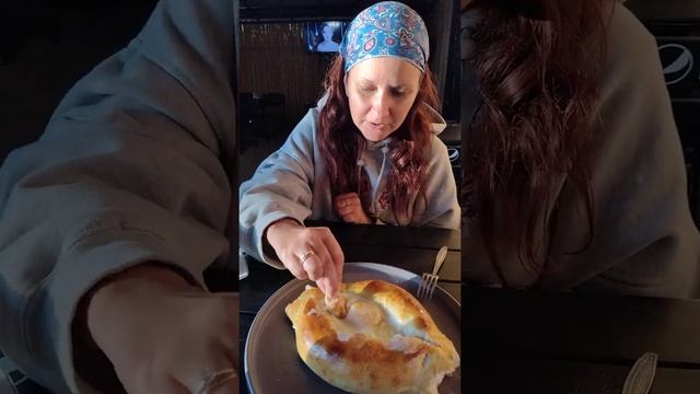 Пробуем хачапури лодочку 🤤 смотреть онлайн