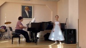 Композитор Р. Шуман, слова Клетке, русский текст М. Ивансен «Песочный человечек» (Der SANDMANN)