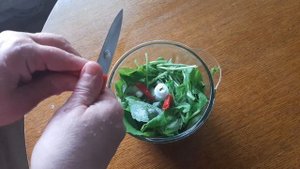 А что вы готовите из ботвы редиса? Я готовлю очень вкусный соус