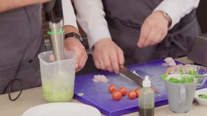 Пресноводная креветка с соусом гуакамоле и томатами!