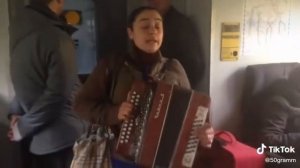 Цыганка в метро! Как она поёт! Все плакали