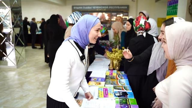 Впечатления студентов ЧГПУ по итогам Ежегодной ярмарки вакансий: «Найди работу - найди учителя!». смотреть онлайн