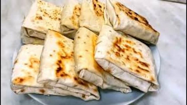 Идея для пикника конверты из лаваша с сыром #закуски#закуска#русскаякухня#пикникнаприроде#пикник!