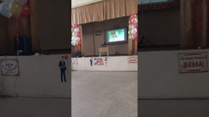 выход 11 класса на празднике "Последнего звонка"