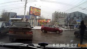 Блондинка за рулем