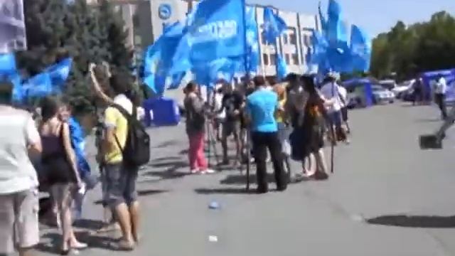 Канал новости Проплаченая массовка регионалов за закон о русском языке смотреть онлайн