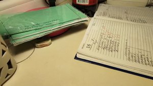 роль учителя😮💨 . проверка тетрадей 🧐😱. русский язык 6г класс //Сабина блогер котик //