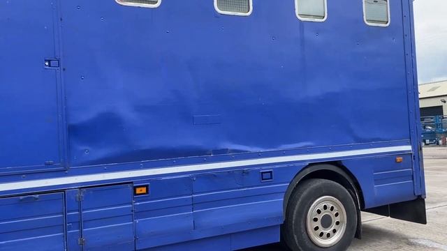 Volvo 4x2 18 ton 5 stall horse lorry 08-KY-11270 смотреть онлайн