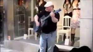 Уличный самородок!Вот это голос!Красиво поёт!