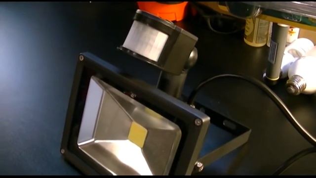 LTE 20W LED Motion Sensor Floodlight Review смотреть онлайн