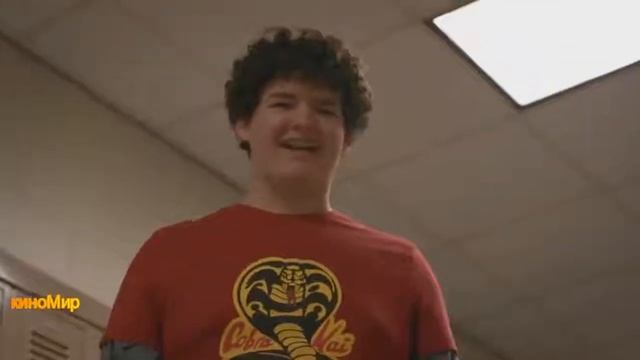 Школьники устроили драку в коридоре Постоял за себя Заступился за брата и деву смотреть онлайн