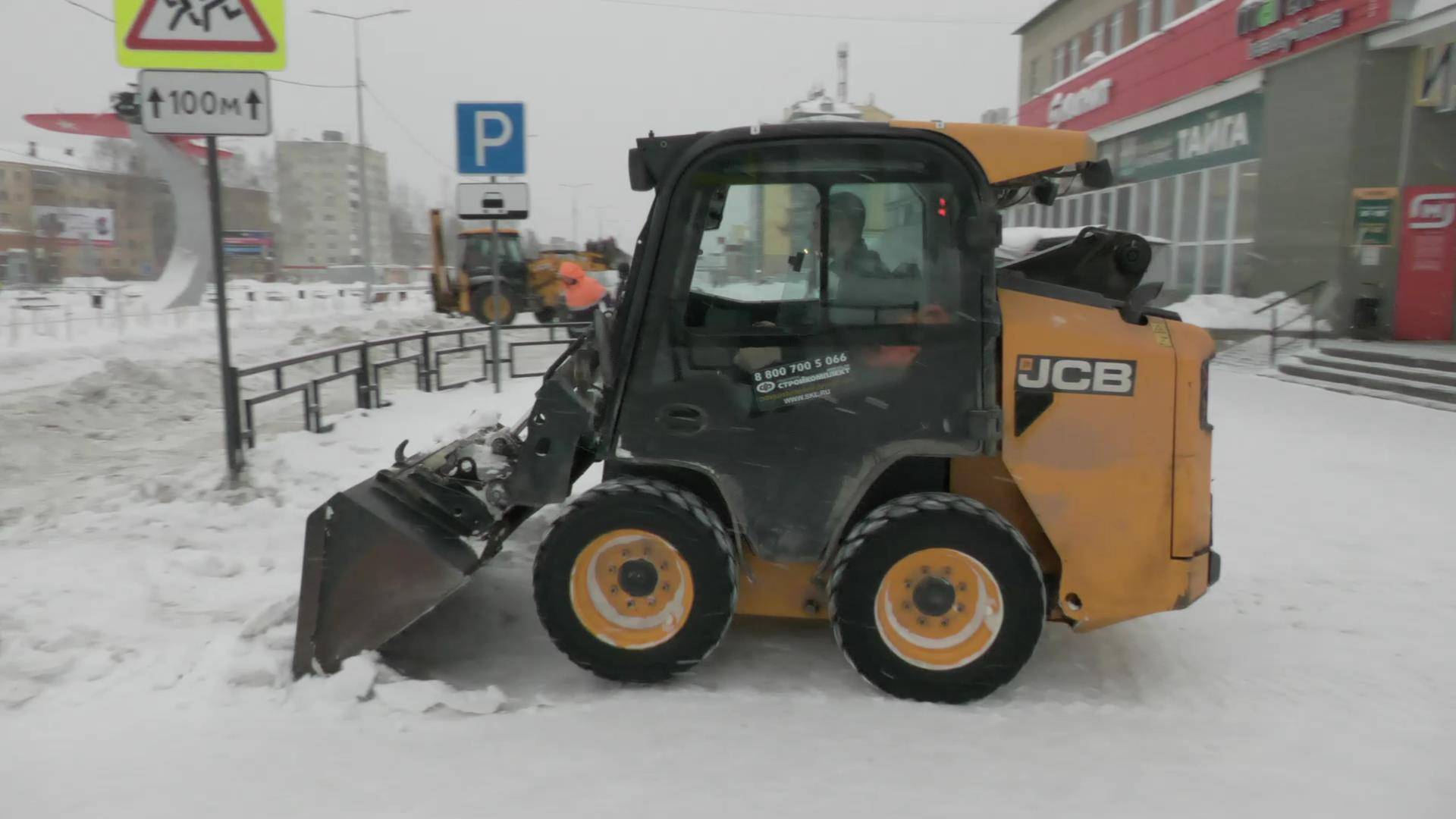 Из-за снегопада дорожные службы приведены в повышенную готовность